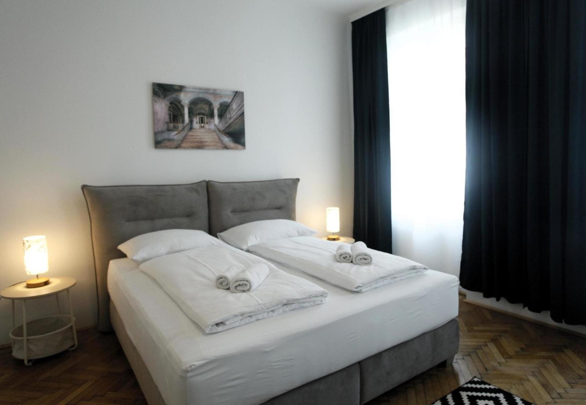 Schoene Dreizimmerwohnung Direkt Am Augarten * Vienna